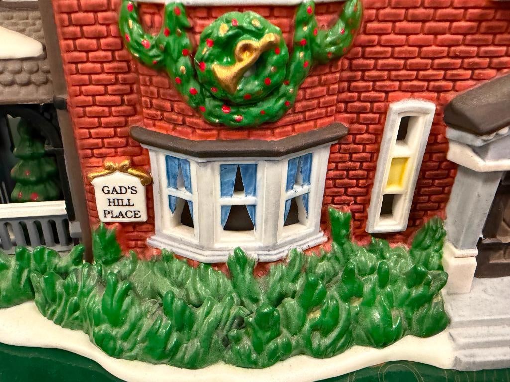 TWELVE DAYS OF DICKENS VILLAGE DEPT 56 PORCELAIN ILLUMINATING BUILDINGS AND ACCESSORIES - 17