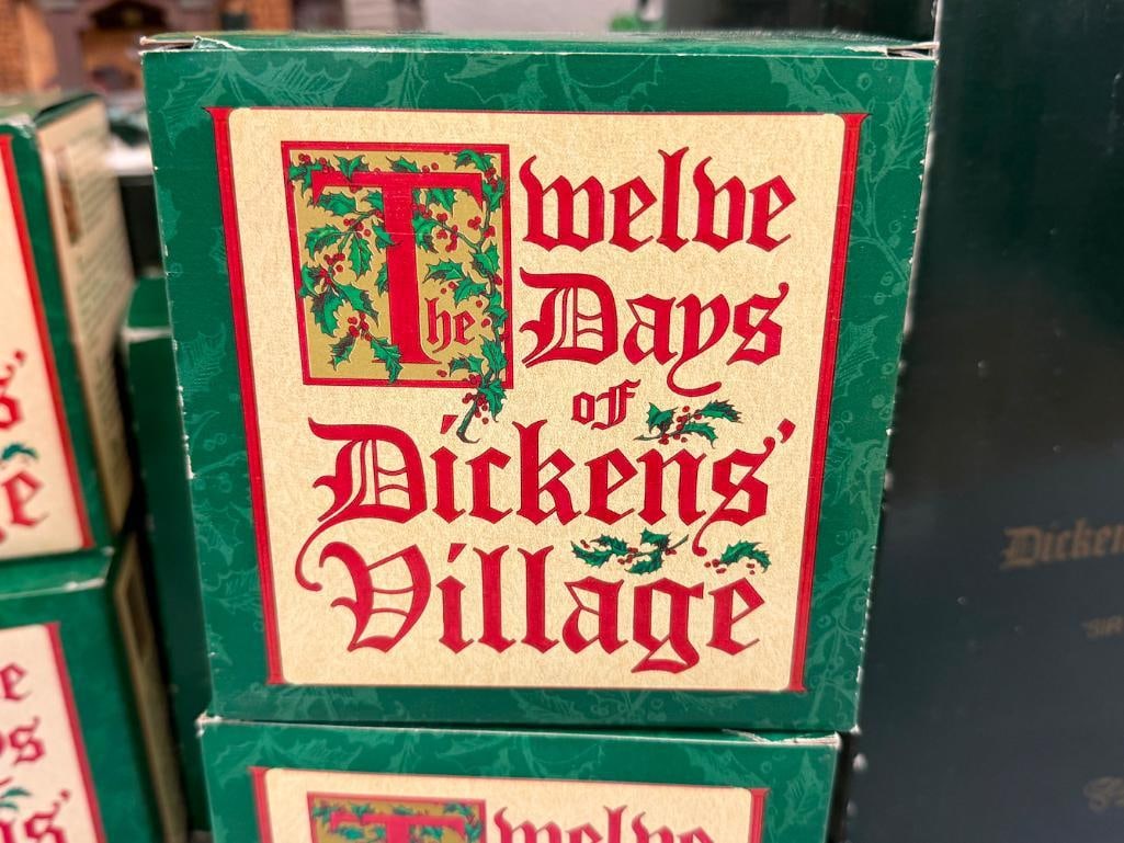 TWELVE DAYS OF DICKENS VILLAGE DEPT 56 PORCELAIN ILLUMINATING BUILDINGS AND ACCESSORIES - 4