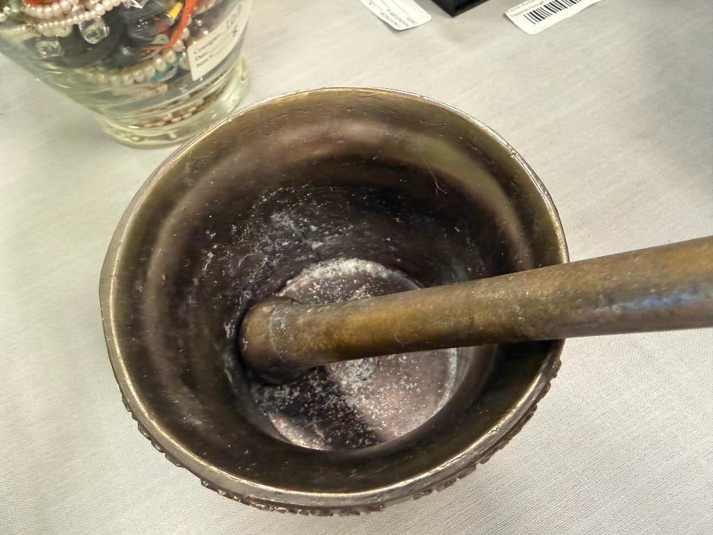 FIRST AMERICAN PHARMACY 1752 CAST ALLOY METAL COMMEMORATIVE MORTAR AND PESTLE CIRCA 1960'S - 6