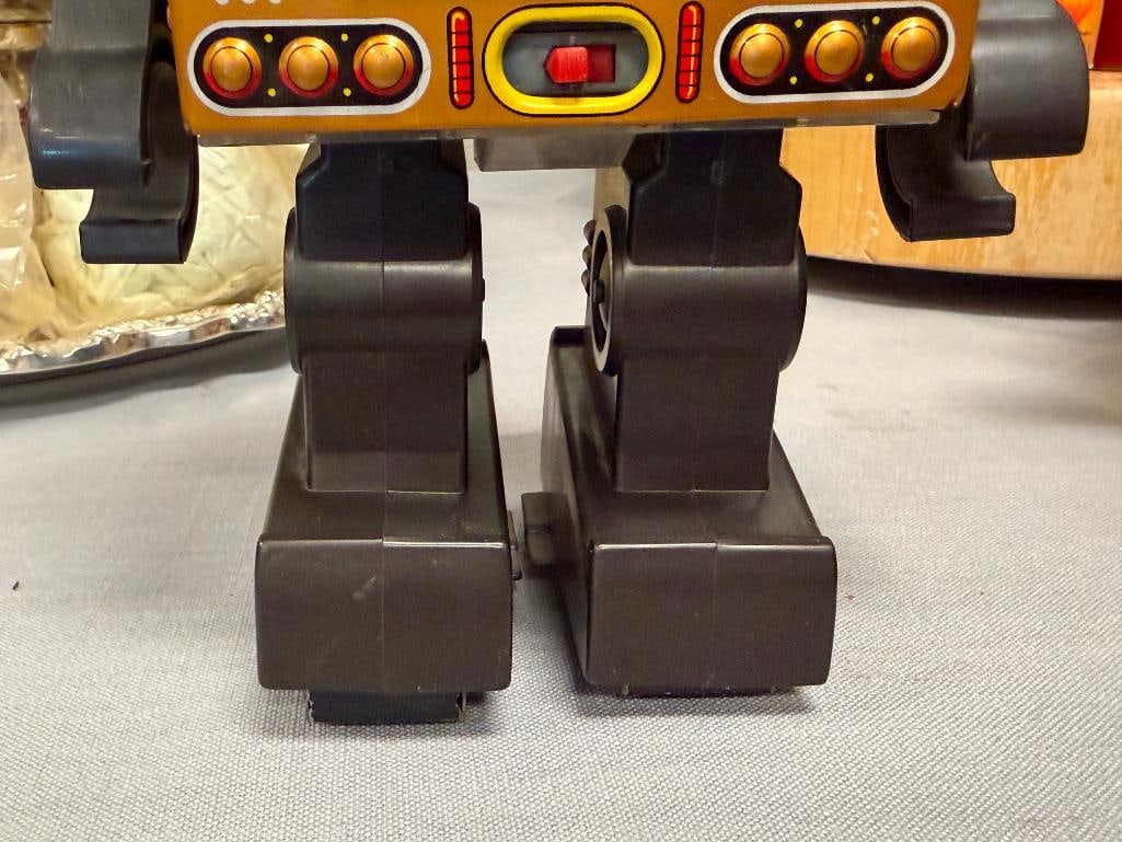 VINTAGE HORIKAWA PISTON ROBOT / SKELETON PISTON ROBOT MADE IN JAPAN CIRCA 1970'S - 5