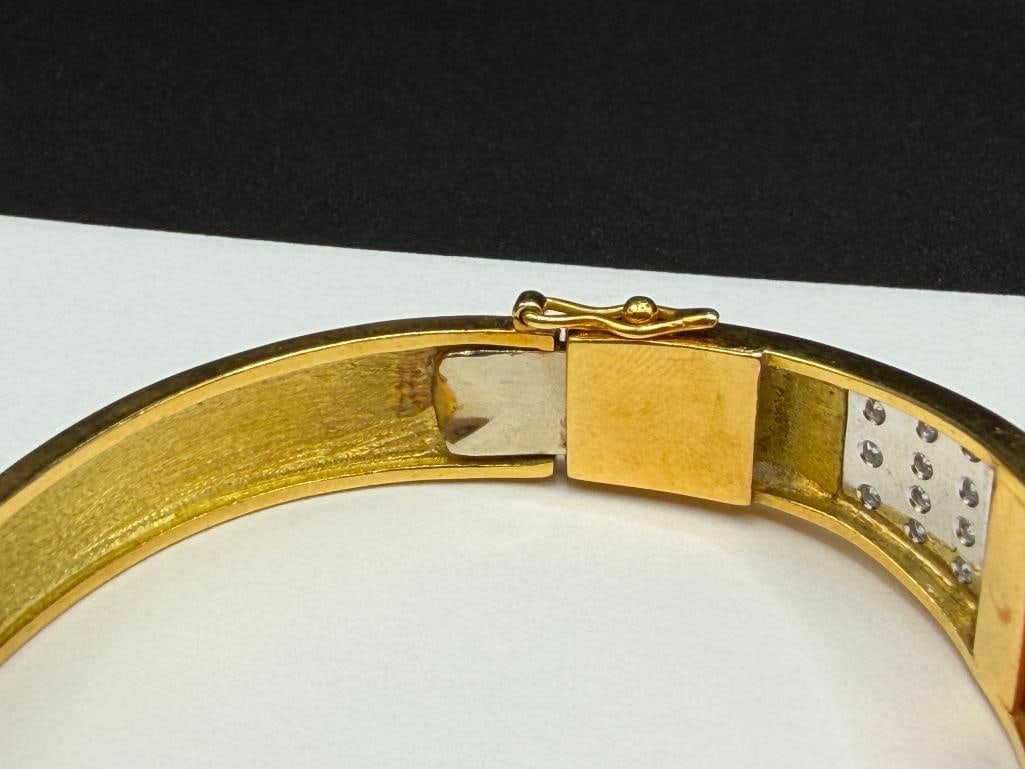 TELANTINI SIGNED 18K YELLOW GOLD CARVED CORAL AND ROUND BRILLIANT CUT DIAMOND BANGLE BRACELET - 8