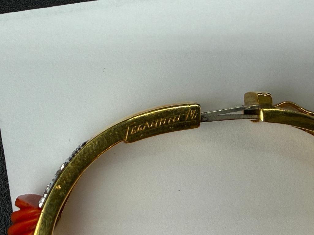 TELANTINI SIGNED 18K YELLOW GOLD CARVED CORAL AND ROUND BRILLIANT CUT DIAMOND BANGLE BRACELET - 9