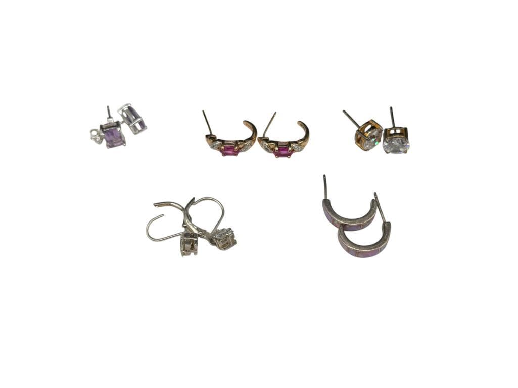 FIVE PAIRS OF STERLING SILVER EARRINGS INCLUDING ROUND CUT CZ, AMETHYST, INLAID DESIGN, GOLD TONE: SOME ARE SIGNED, TWO PAIRS OF POST EARRINGS DO NOT HAVE BACKS 11.63 GRAMS, 7MM X 5MM AMETHYSTS