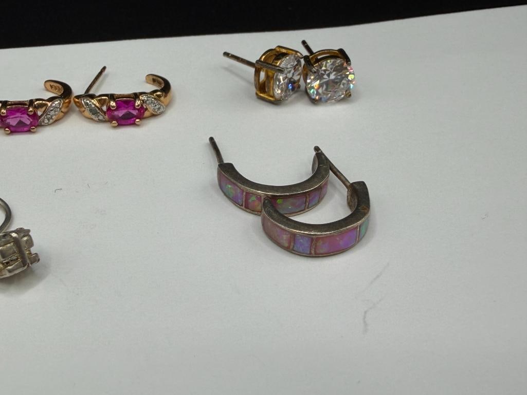 FIVE PAIRS OF STERLING SILVER EARRINGS INCLUDING ROUND CUT CZ, AMETHYST, INLAID DESIGN, GOLD TONE - 3