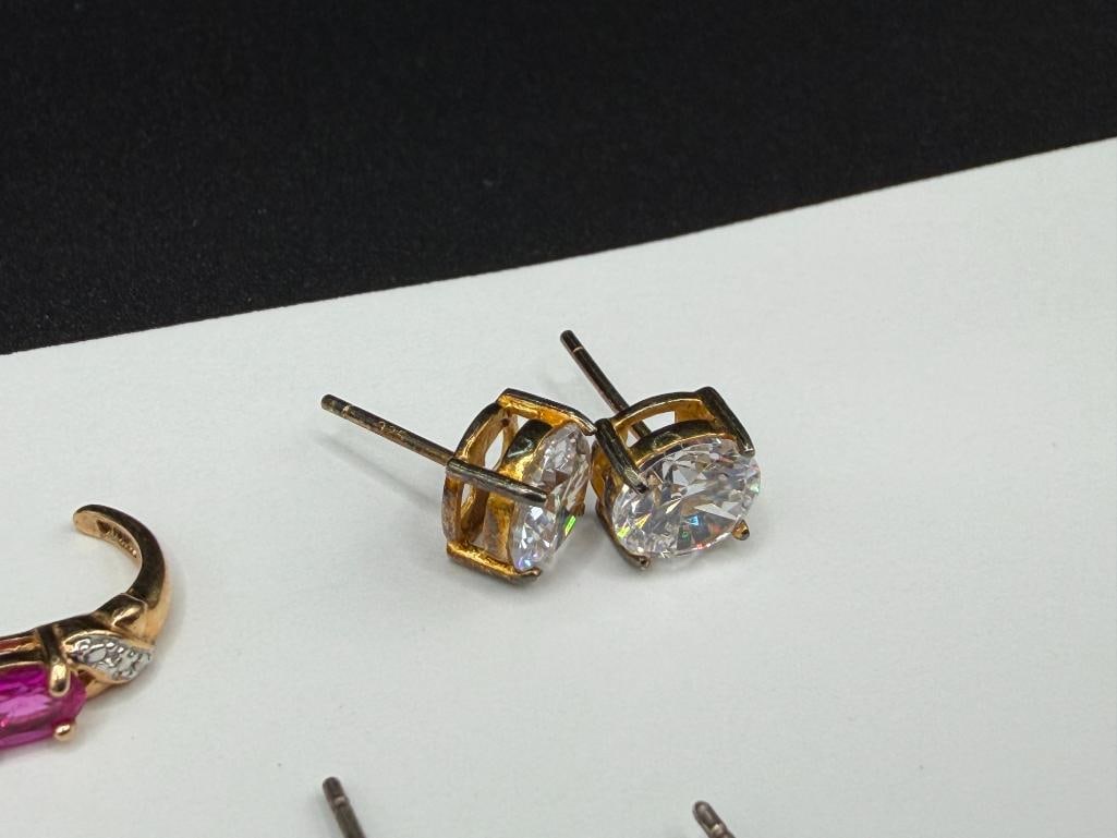 FIVE PAIRS OF STERLING SILVER EARRINGS INCLUDING ROUND CUT CZ, AMETHYST, INLAID DESIGN, GOLD TONE - 5