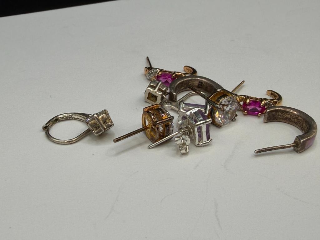 FIVE PAIRS OF STERLING SILVER EARRINGS INCLUDING ROUND CUT CZ, AMETHYST, INLAID DESIGN, GOLD TONE - 7