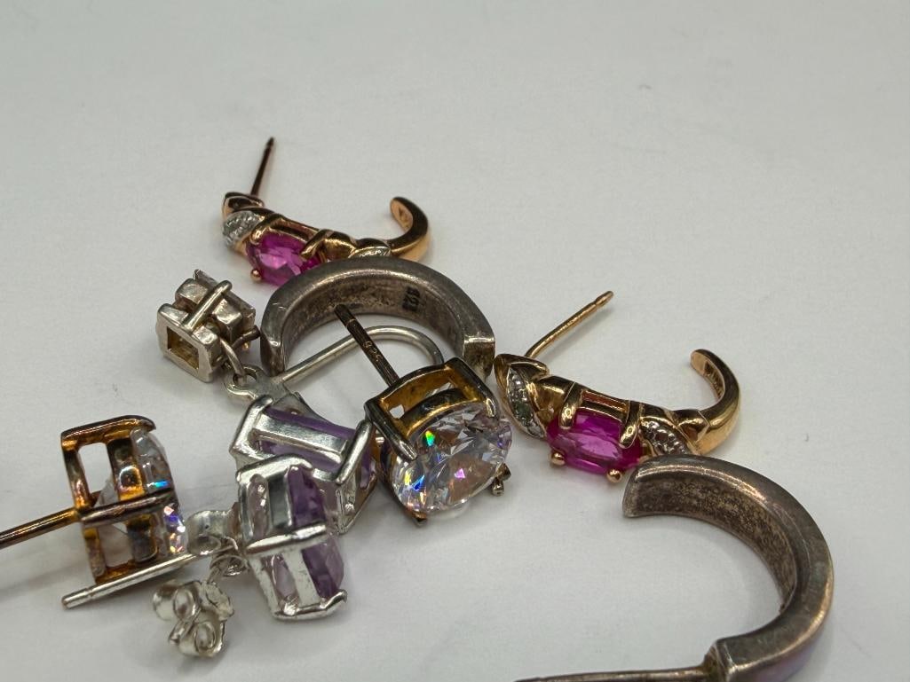 FIVE PAIRS OF STERLING SILVER EARRINGS INCLUDING ROUND CUT CZ, AMETHYST, INLAID DESIGN, GOLD TONE - 8