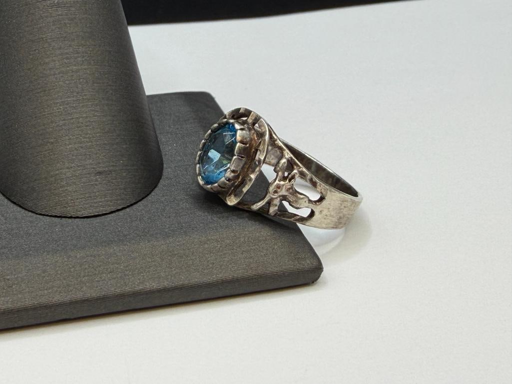 STERLING SILVER MEXICO MADE RANCHER MOTIF HORSESHOE AND BLUE TOPAZ RING - 4