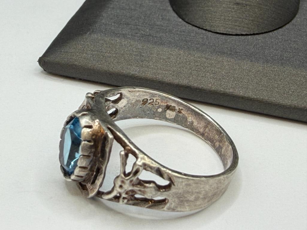 STERLING SILVER MEXICO MADE RANCHER MOTIF HORSESHOE AND BLUE TOPAZ RING - 6