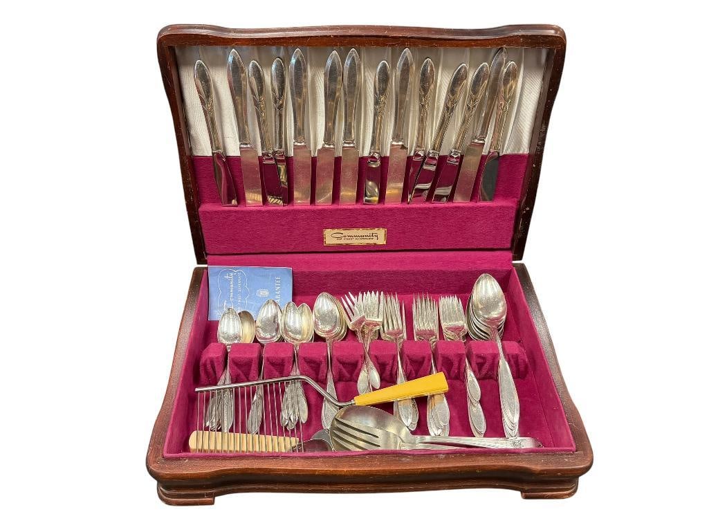 COMMUNITY SILVER PLATE FLATWARE (1 of 16)