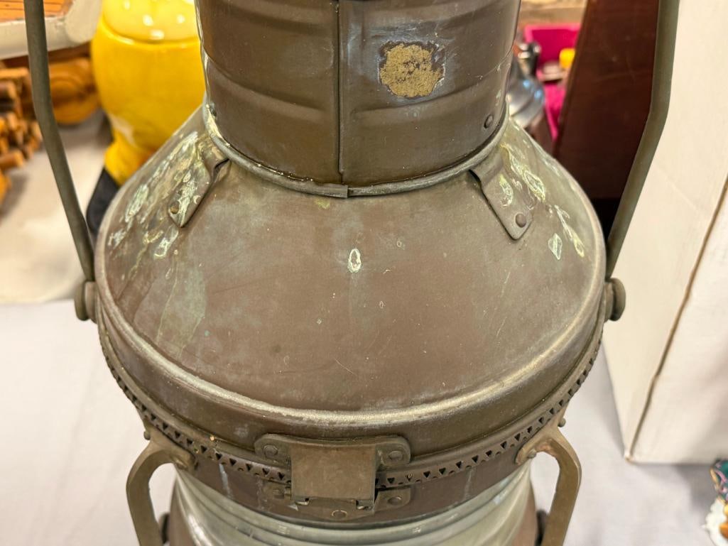 LARGE BRASS NAUTICAL / MARITIME SHIPS LANTERN WITH CLEAR GLASS GLOBE - 10
