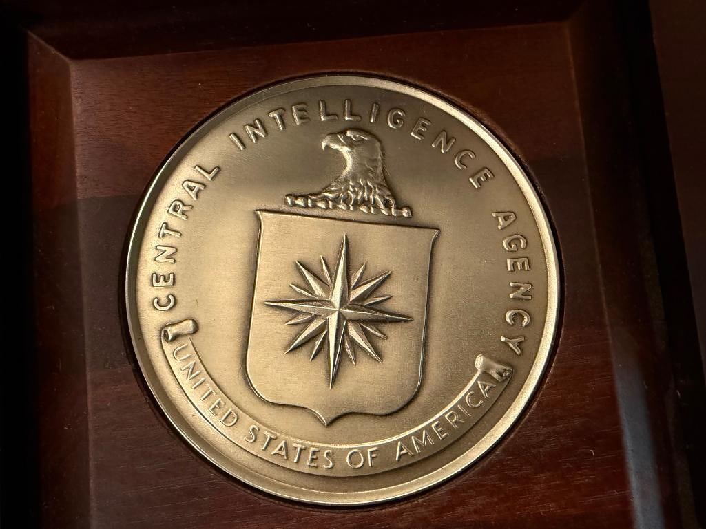 UNITED STATES C.I.A. CENTRAL INTELLIGANCE AGENCY LARGE MEDALLION PEWTER TONE - 3