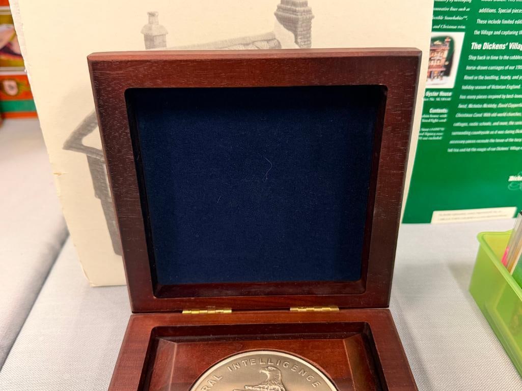 UNITED STATES C.I.A. CENTRAL INTELLIGANCE AGENCY LARGE MEDALLION PEWTER TONE - 5