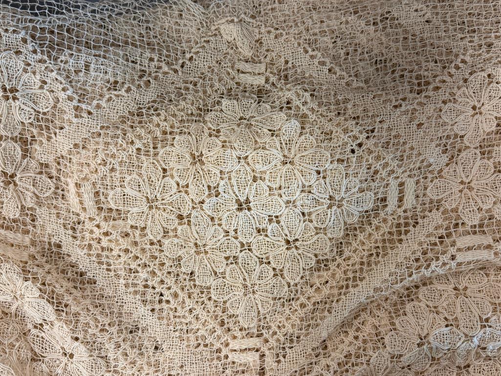 FRENCH HAND MADE CROCHETED TABLE CLOTH WITH FLORAL DESIGN - 10