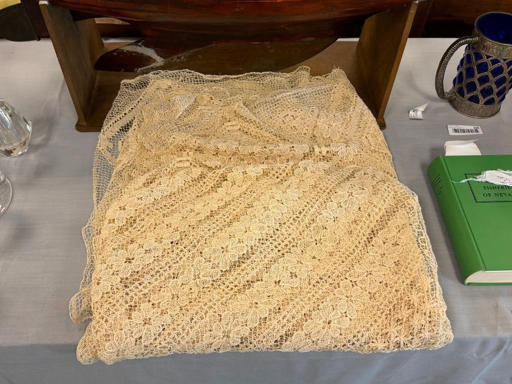 FRENCH HAND MADE CROCHETED TABLE CLOTH WITH FLORAL DESIGN - 2