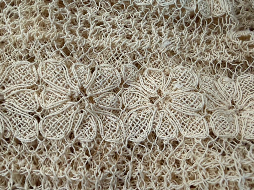 FRENCH HAND MADE CROCHETED TABLE CLOTH WITH FLORAL DESIGN - 3