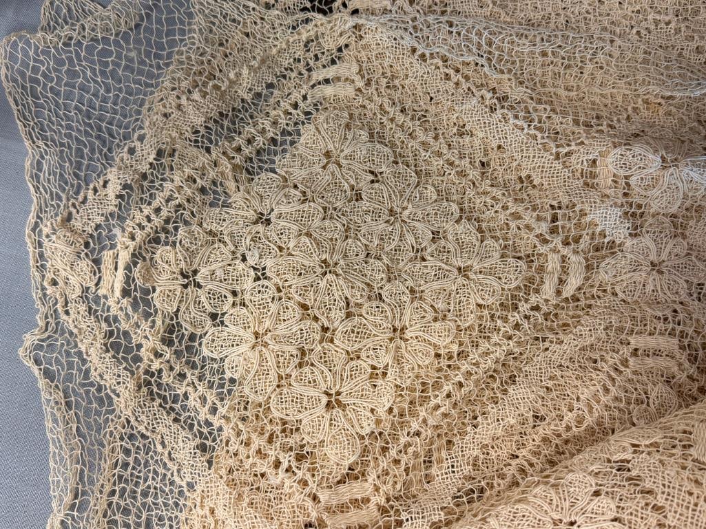 FRENCH HAND MADE CROCHETED TABLE CLOTH WITH FLORAL DESIGN - 4