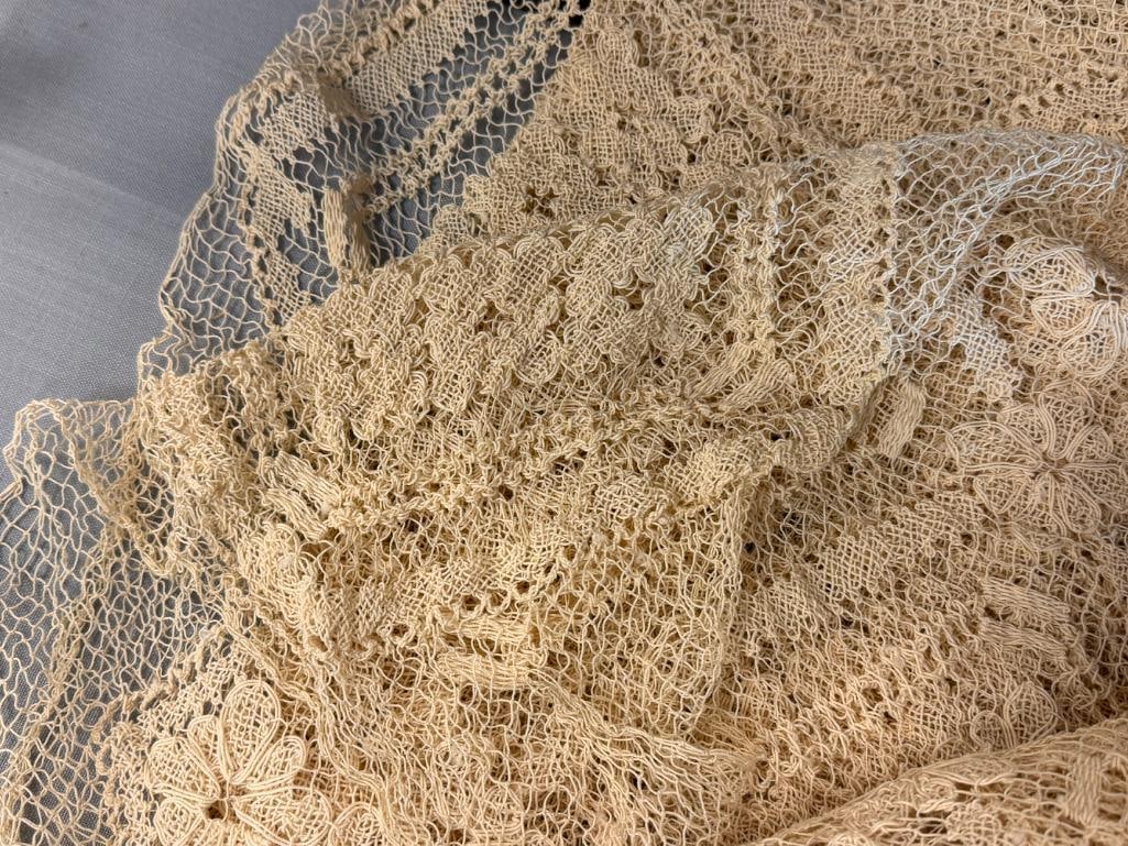 FRENCH HAND MADE CROCHETED TABLE CLOTH WITH FLORAL DESIGN - 5