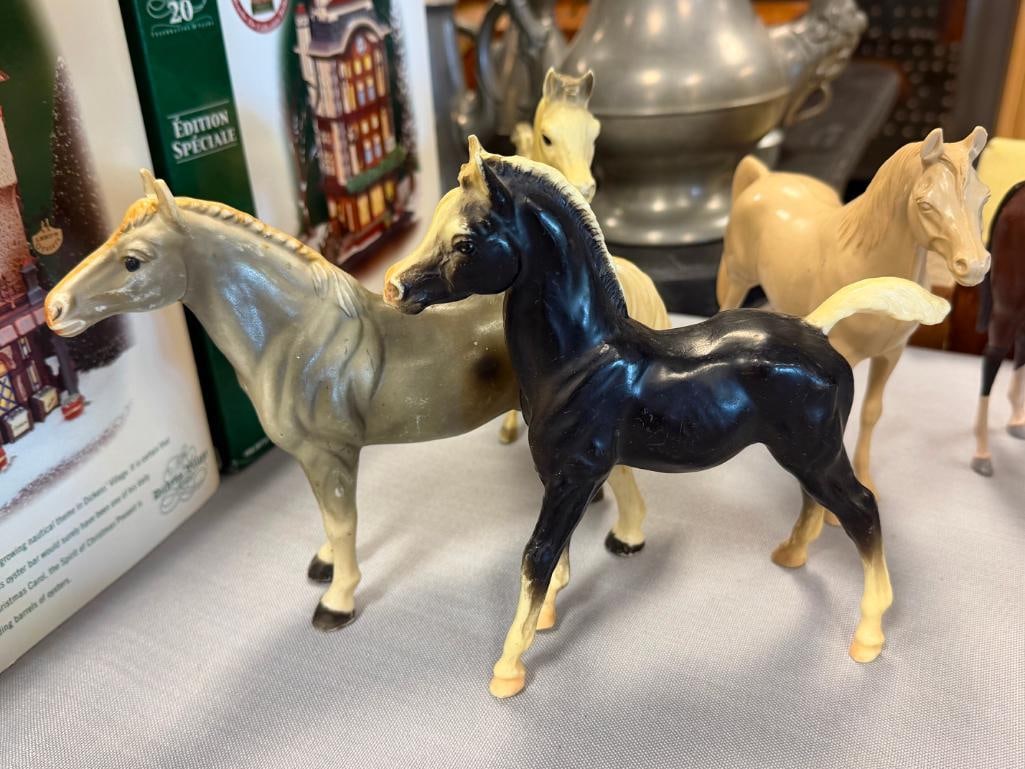 ELEVEN VINTAGE HORSE FIGURINES / TOYS INCLUDES BREYER HORSES - 11