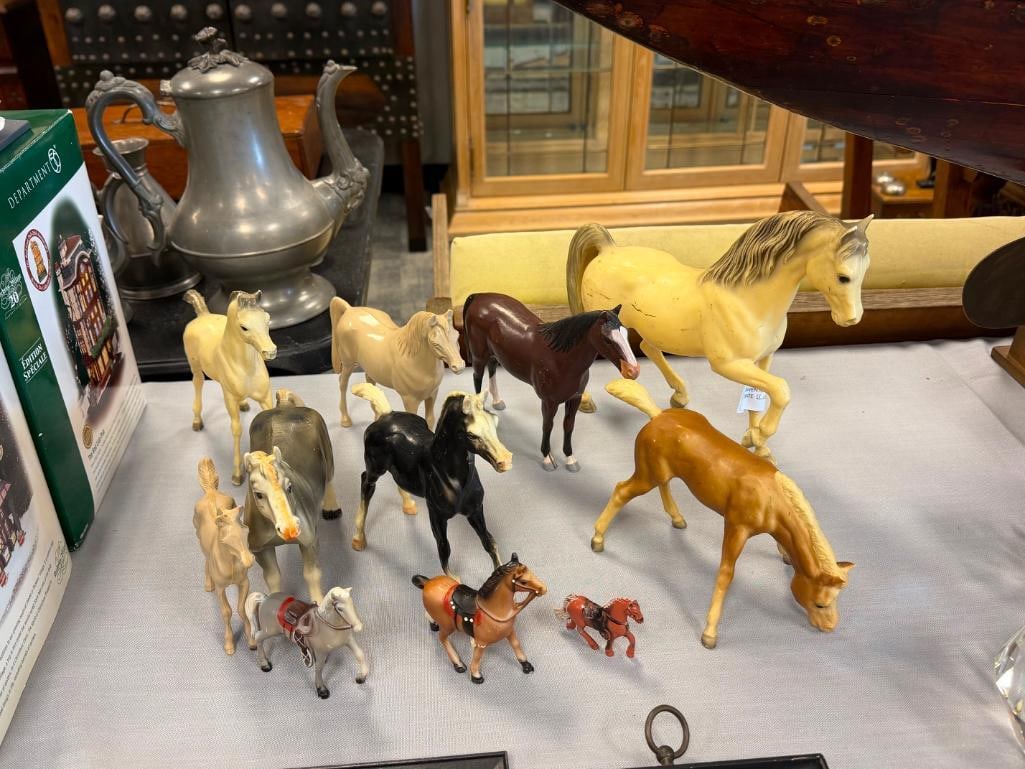 ELEVEN VINTAGE HORSE FIGURINES / TOYS INCLUDES BREYER HORSES - 2