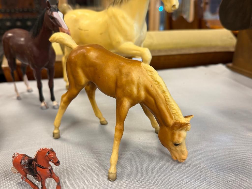 ELEVEN VINTAGE HORSE FIGURINES / TOYS INCLUDES BREYER HORSES - 3