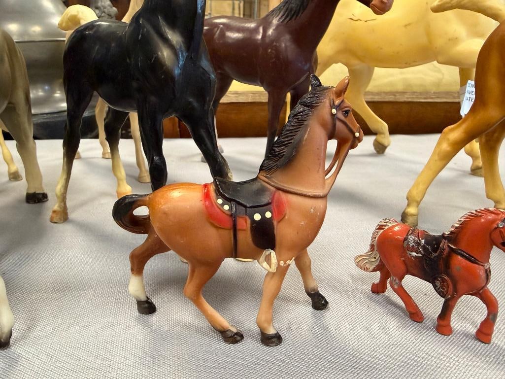 ELEVEN VINTAGE HORSE FIGURINES / TOYS INCLUDES BREYER HORSES - 6