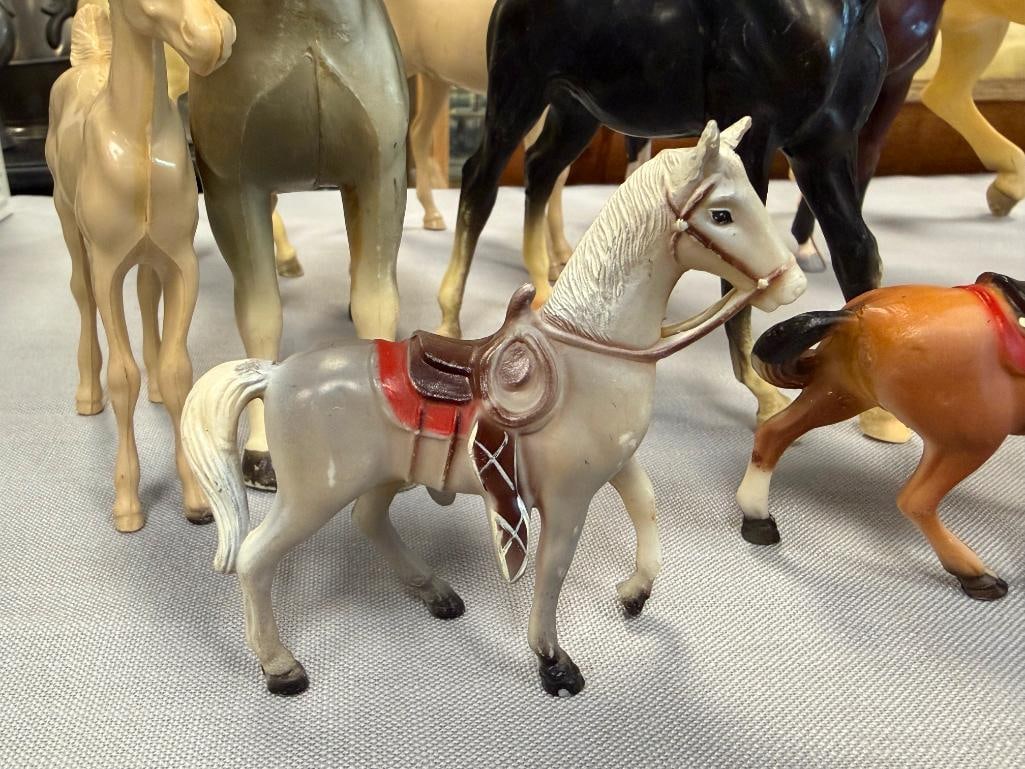 ELEVEN VINTAGE HORSE FIGURINES / TOYS INCLUDES BREYER HORSES - 8