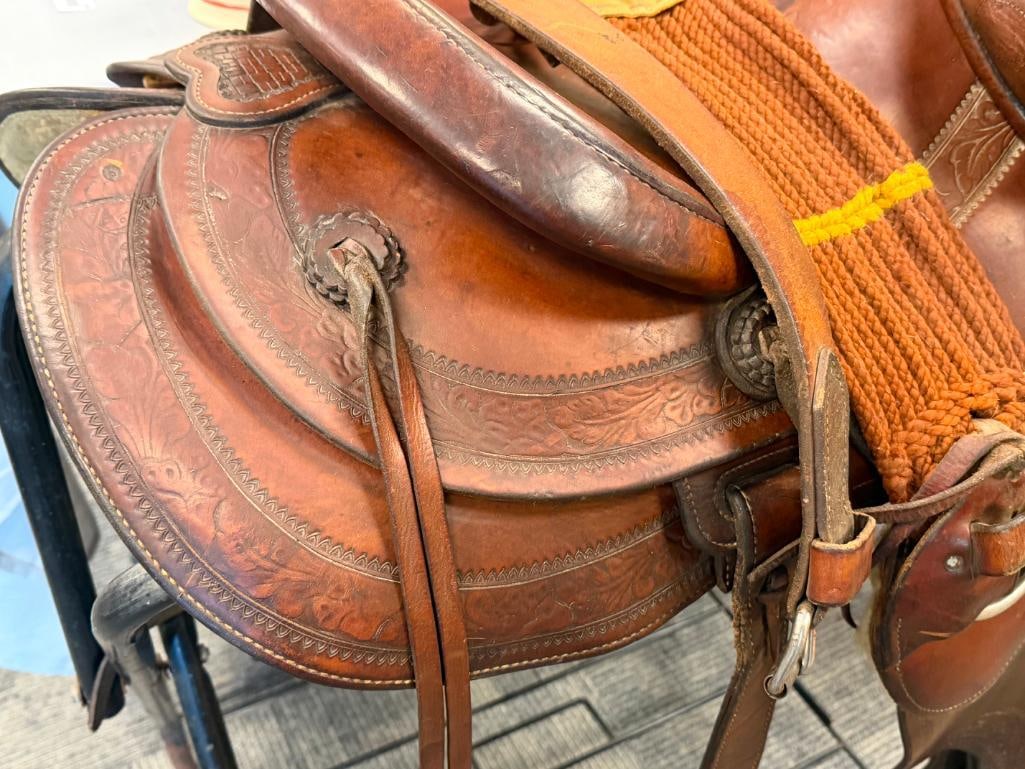 THE GEORGE LAWRENCE COMPANY LEATHER HORSE RIDING LEATHER SADDLE - 12