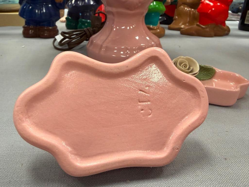 CAPODIMONTE STYLE PINK CERAMIC TABLE LAMP WITH MATCHING PINK GLAZED DISHES - 11