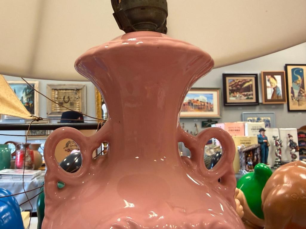 CAPODIMONTE STYLE PINK CERAMIC TABLE LAMP WITH MATCHING PINK GLAZED DISHES - 15