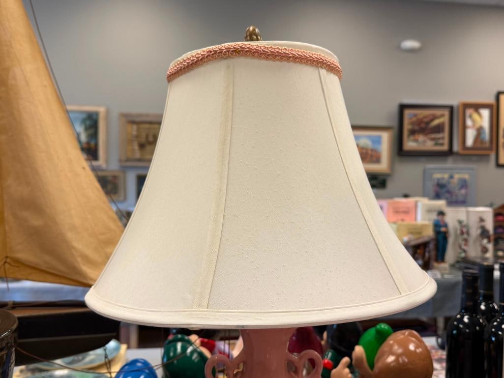 CAPODIMONTE STYLE PINK CERAMIC TABLE LAMP WITH MATCHING PINK GLAZED DISHES - 16
