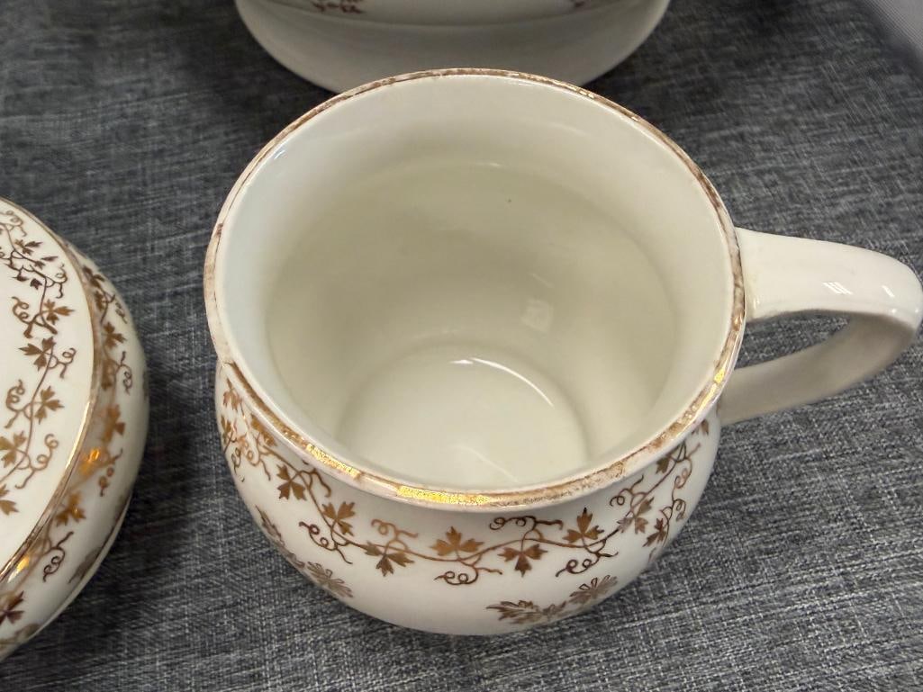 ANTIQUE HOMER LAUGHLIN STONEWARE CHAMBER POT, COVERED JAR, HAIR STRAINER - 4