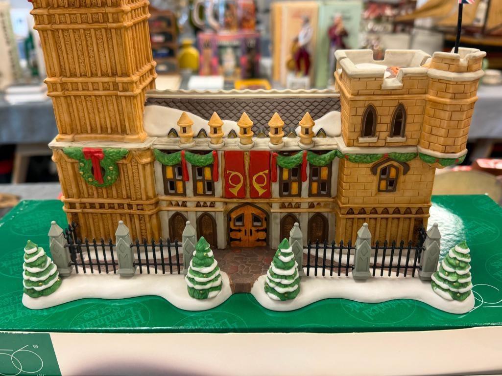 DICKENS VILLAGE. DEPT 56 HISTORICAL LANDMARK SERIES ILLUMINATING PORCELAIN BUILDINGS - 12