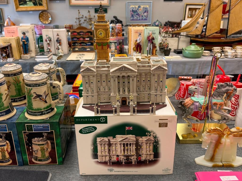 DICKENS VILLAGE. DEPT 56 HISTORICAL LANDMARK SERIES ILLUMINATING PORCELAIN BUILDINGS - 2