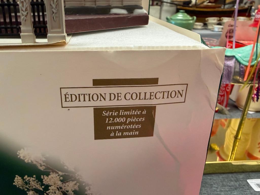 DICKENS VILLAGE. DEPT 56 HISTORICAL LANDMARK SERIES ILLUMINATING PORCELAIN BUILDINGS - 5