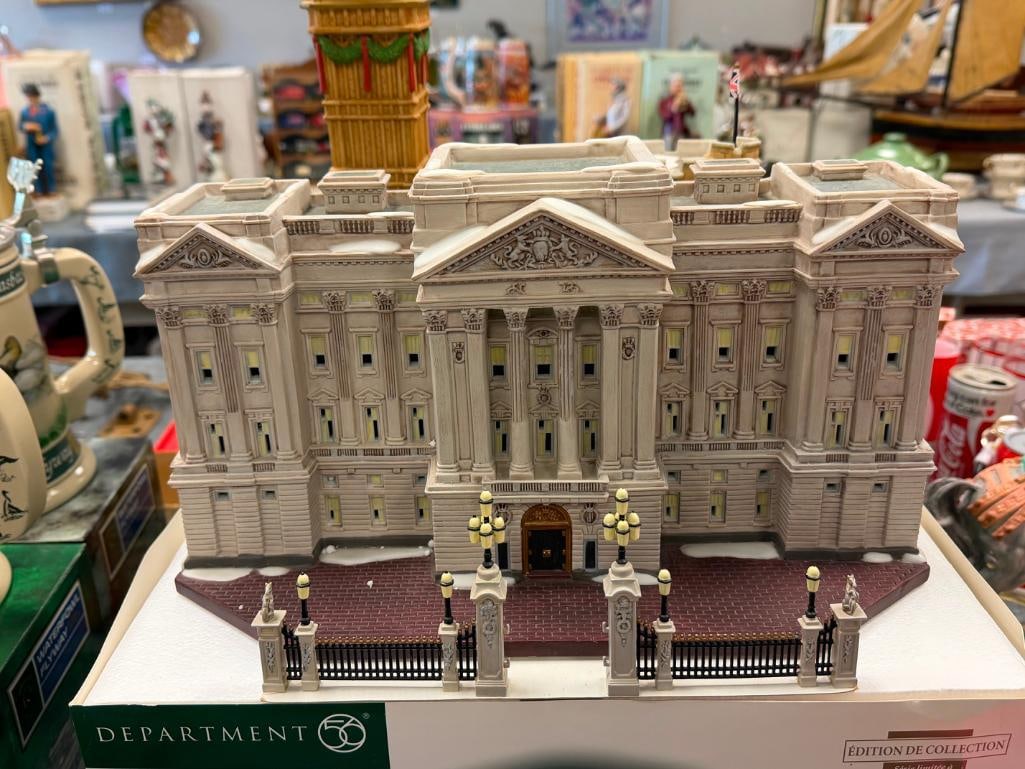 DICKENS VILLAGE. DEPT 56 HISTORICAL LANDMARK SERIES ILLUMINATING PORCELAIN BUILDINGS - 7