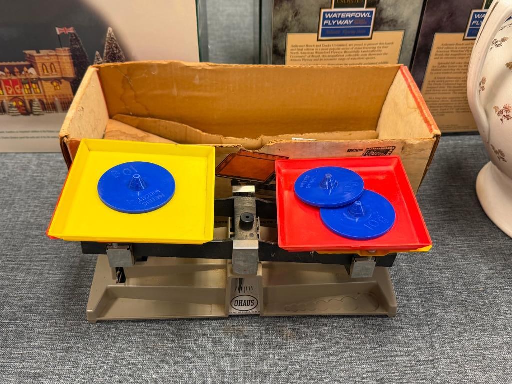 VINTAGE OHAUS SCHOOL BALANCE SCALE MODEL 1200 - 2