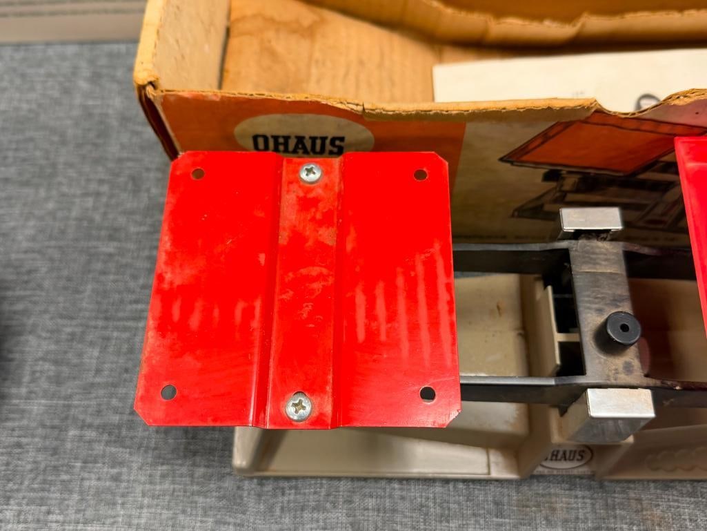 VINTAGE OHAUS SCHOOL BALANCE SCALE MODEL 1200 - 6