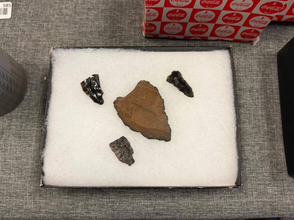 NATIVE AMERICAN KNAPPED FLINT AND OBSIDIAN ARROWHEADS / PROJECTILE POINTS / PIECES - 2
