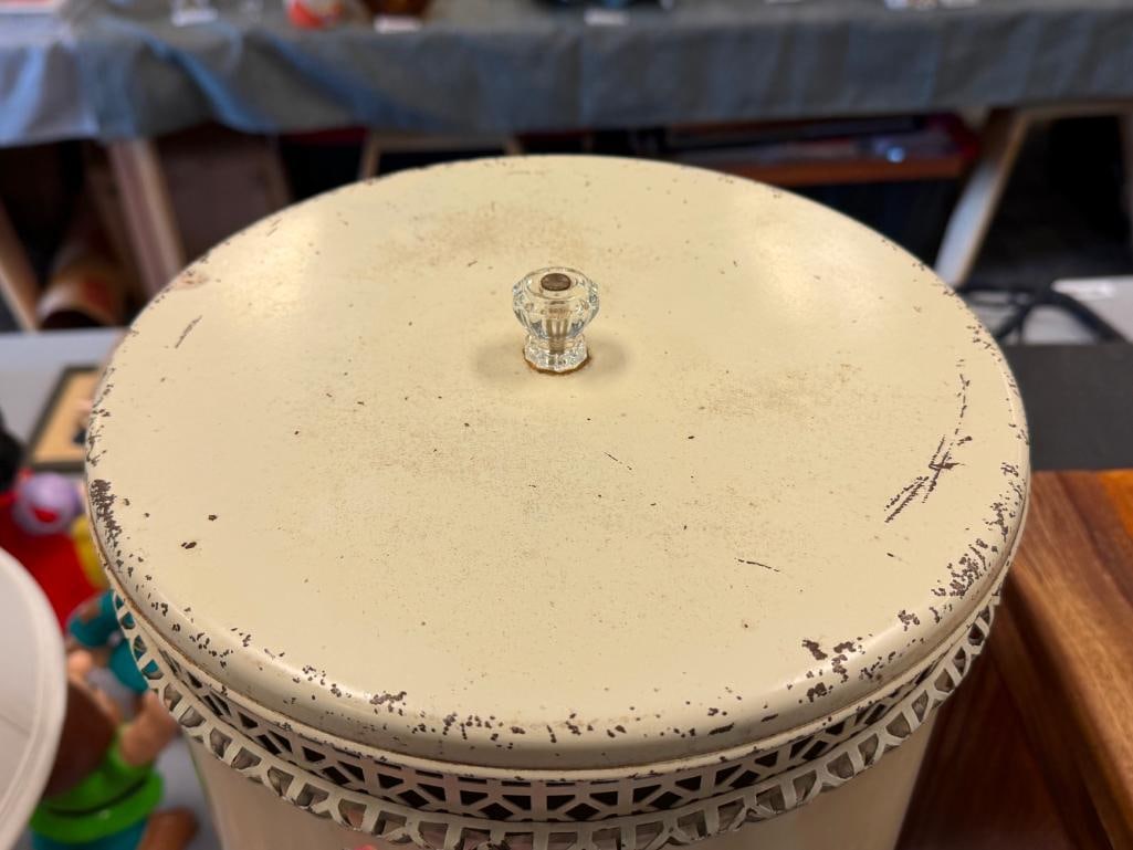 MID-CENTURY DEC-ART TOLE PAINTED METAL HAMPER WITH FLORAL DESIGN AND PIERCED RIM AND BASE - 3