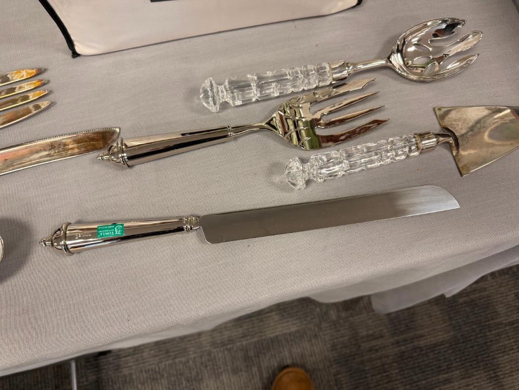 SHANNON CRYSTAL BY GODINGER 5-PIECE CATRINA SERVING SET AND TOWLE SILVER PLATE SERVING SET - 3