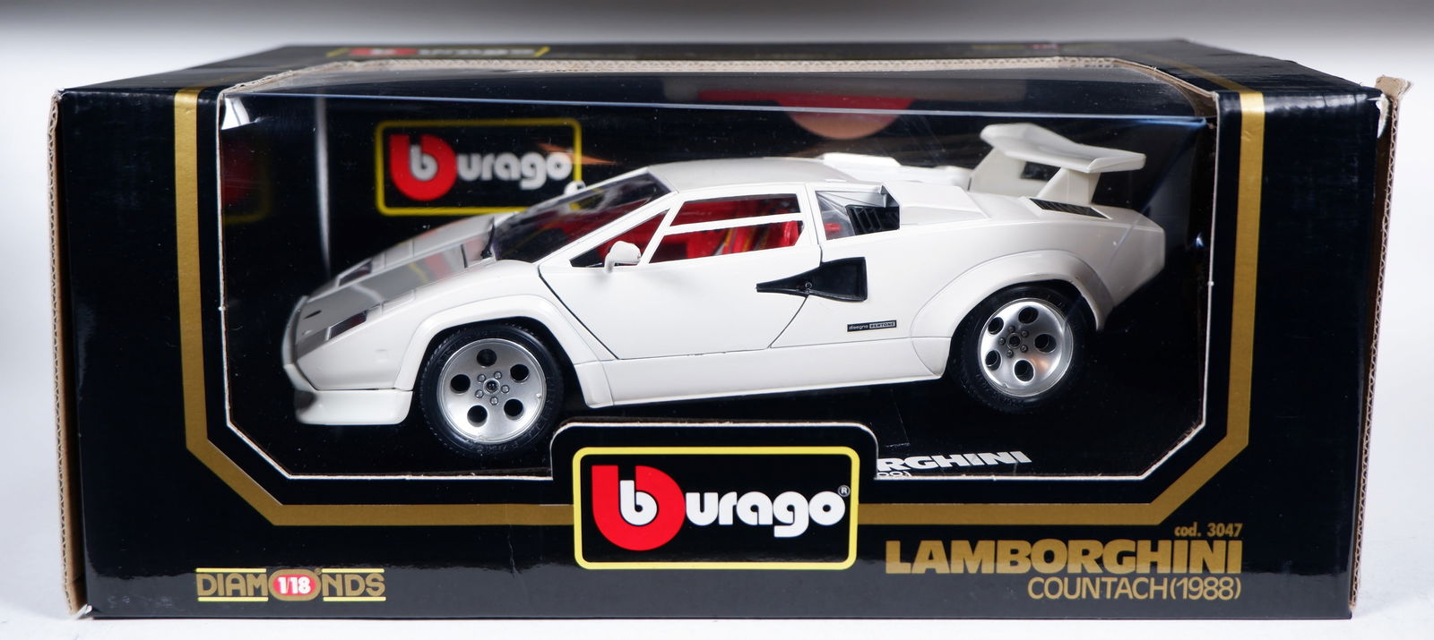 Lamborghini: A Bburago Diamonds 1:18 Scale 1988 Lamborghini