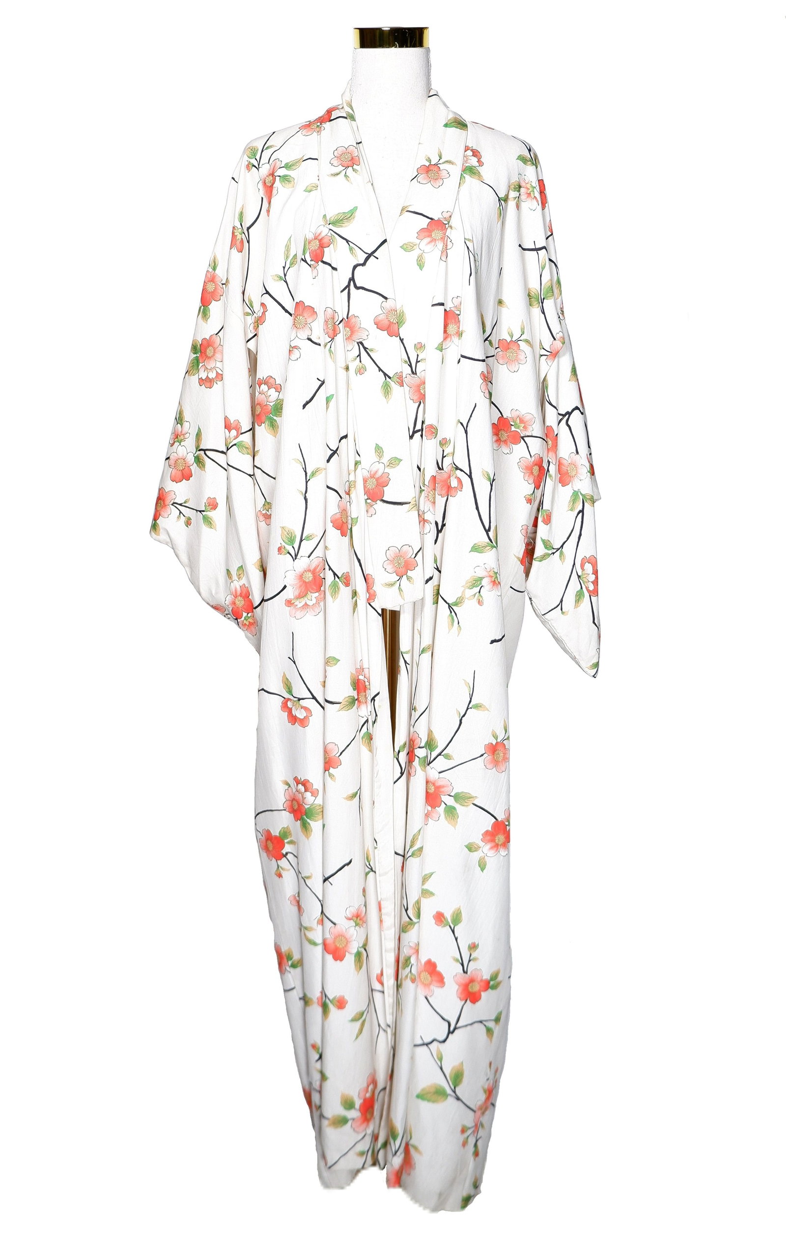 A vintage Japanese blossom printed cotton kimono: Free size, best fit M. Condition Some light yellow spotting to the sleeves and hem, consistent with age. Please note: These pieces are antique, vintage, or pre-loved, and may show signs of age or wear