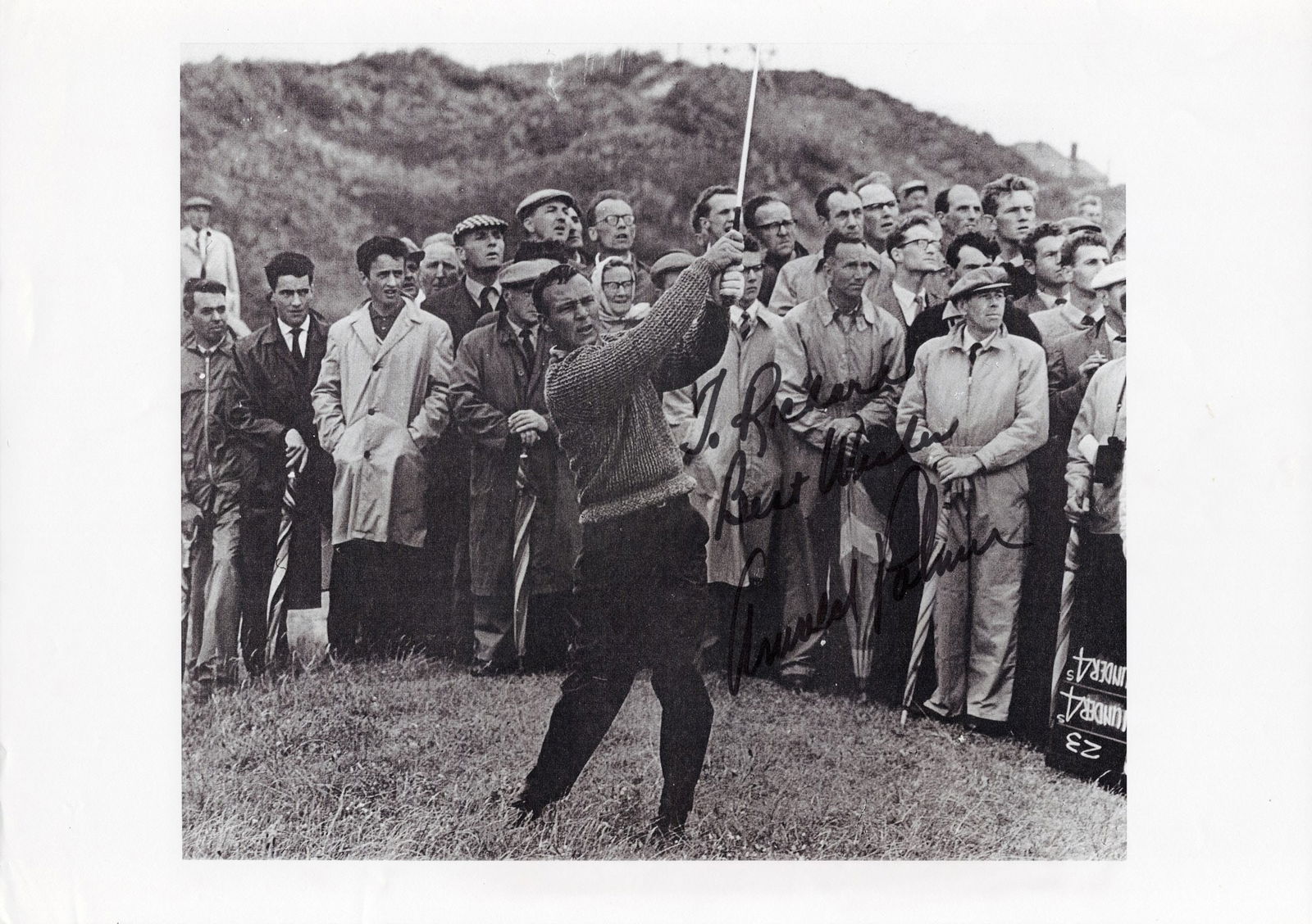 ARNOLD PALMER: An image of Arnold Palmer signed and personalised to front by Arnold Palmer: ARNOLD PALMER: An image of Arnold Palmer, signed and personalised to front in black marker by Arnold Palmer, image measures 21 x 29.5cm overall