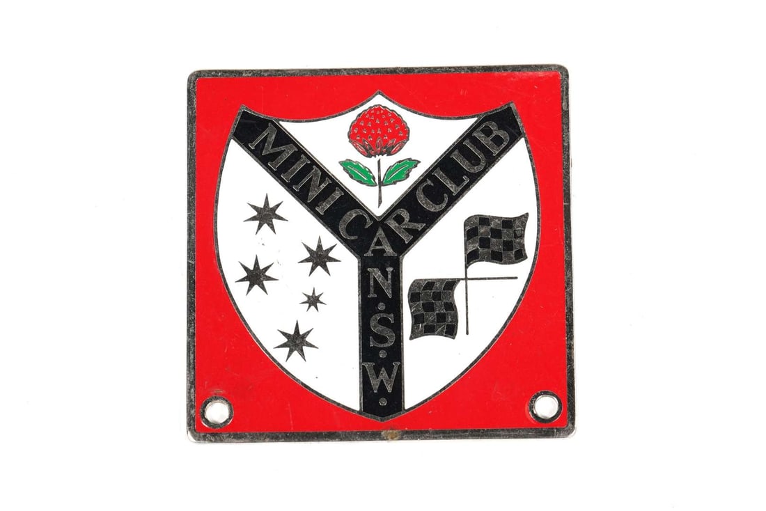 MINI CAR CLUB: A 'MINI CAR CLUB N.S.W.' car badge (1 of 2)