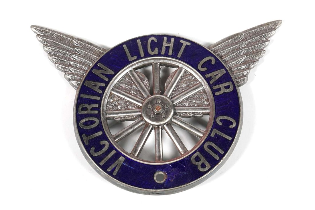 LIGHT CAR CLUB: A ‘VICTORIAN LIGHT CAR CLUB’ metal car badge (1 of 2)