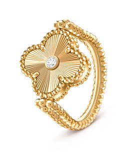 Vintage Alhambra style Reversible Ring - 18k Yellow Gold-Blue Agate & Natural Diamond - D Colour VVS: Vintage Alhambra style Reversible Ring - 18k Yellow Gold - Blue Agate &amp; Natural Diamond - D Colour VVS Clarity &nbsp; Metal: 18K Yellow Gold Blue Agate: 1 stone&nbsp; Diamond Type: Natural Diamond