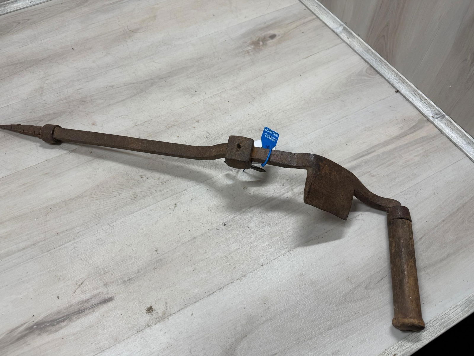 BLOCK KNIFE: Load-out Pick up for all online purchases for Antiques & collectibles is Monday, Tuesday, Wednesday, February 17th, 18th, 19th At our warehouse location. We do offer shipping on all items shippabl