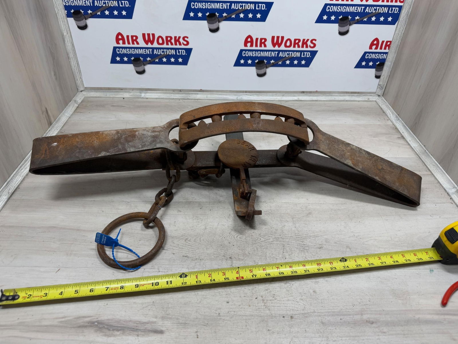 Large unmarked bear trap (1 of 6)