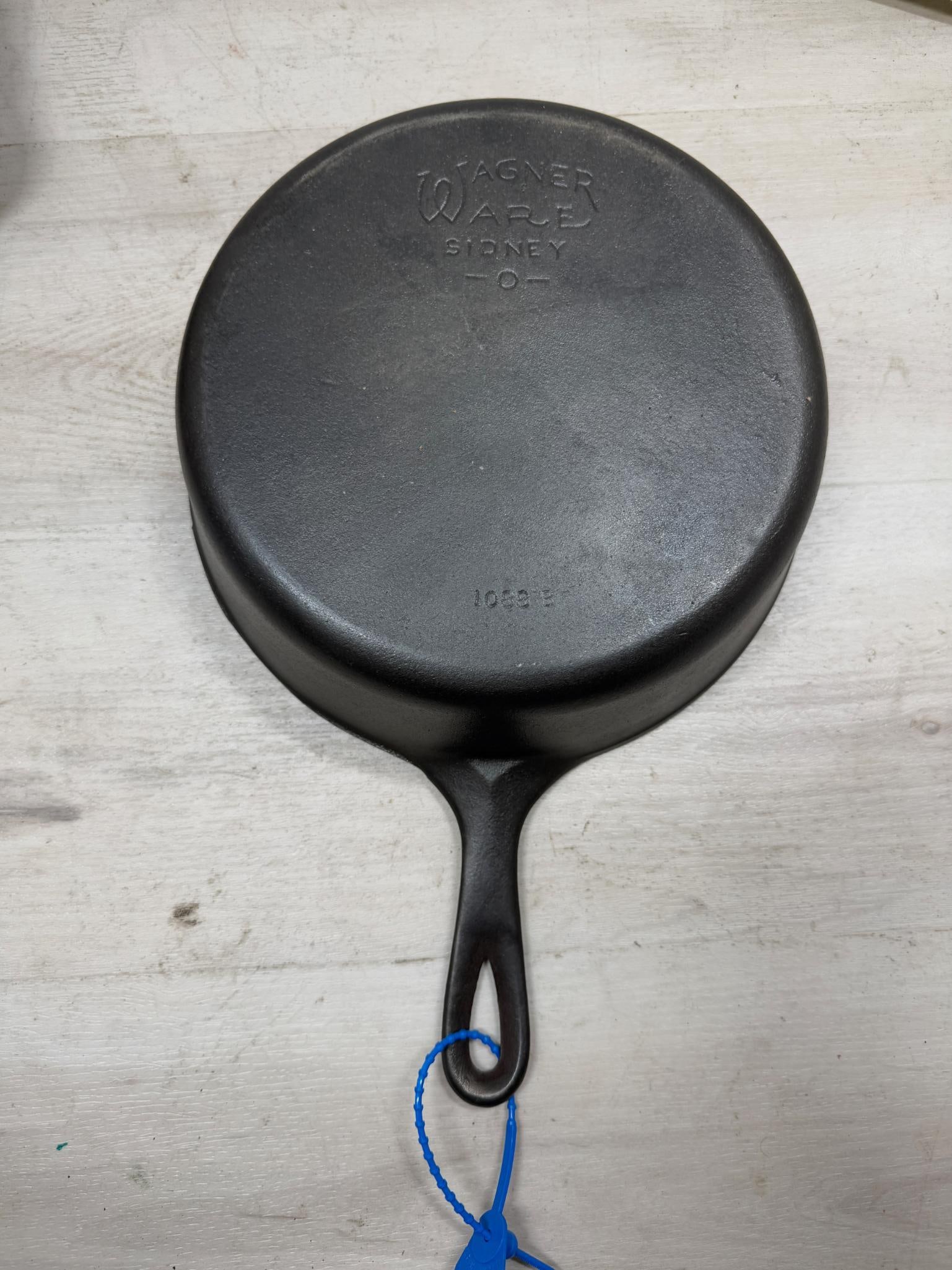 Wagnerware no. 8 Cast Iron Chicken Fryer (1 of 3)